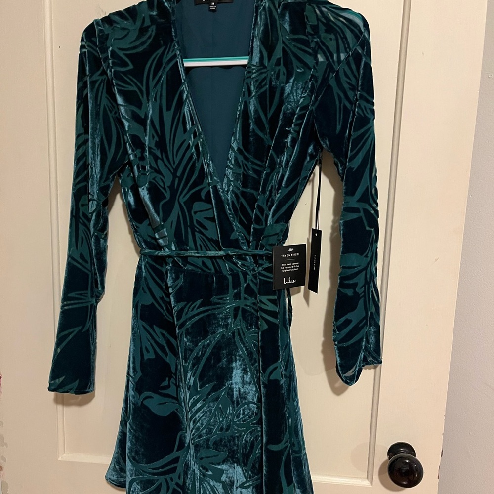 Lulu’s Long Sleeve Emerald Green Velvet Wrap Dress
